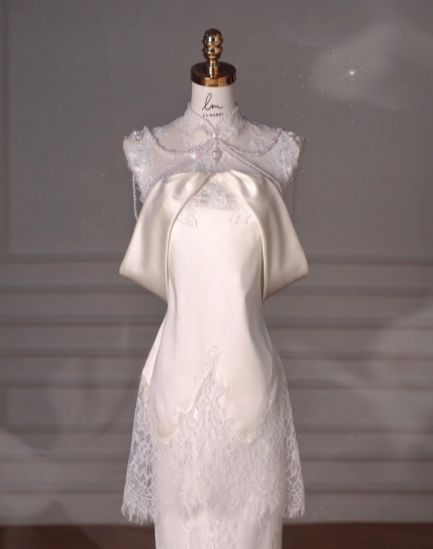 Superbe robe de mariée sirène longue en satin et dentelle perlée C4372