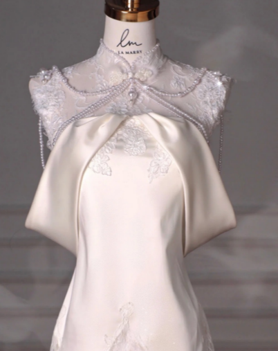 Superbe robe de mariée sirène longue en satin et dentelle perlée C4372