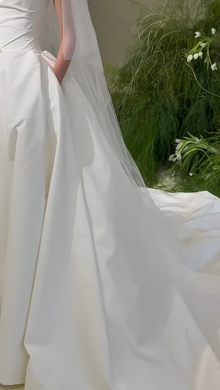 Robe de mariée longue élégante et simple, sans bretelles, en satin avec voile, C4374