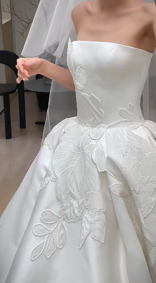 Robe de mariée longue en satin, bustier, élégante, avec appliques et voile, C4377