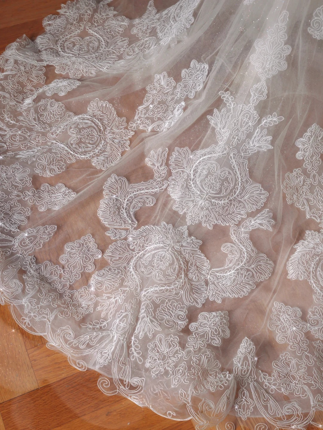 Robe de mariée sirène de rêve en tulle et dentelle avec voile C4382