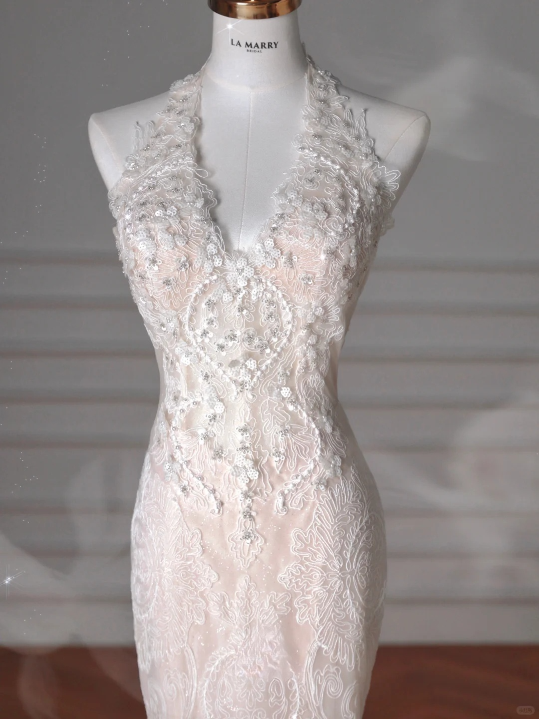 Robe de mariée sirène de rêve en tulle et dentelle avec voile C4382