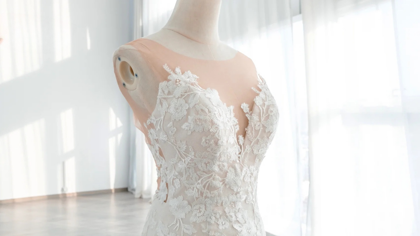 Robe de mariée longue sirène en tulle et dentelle de rêve C4387