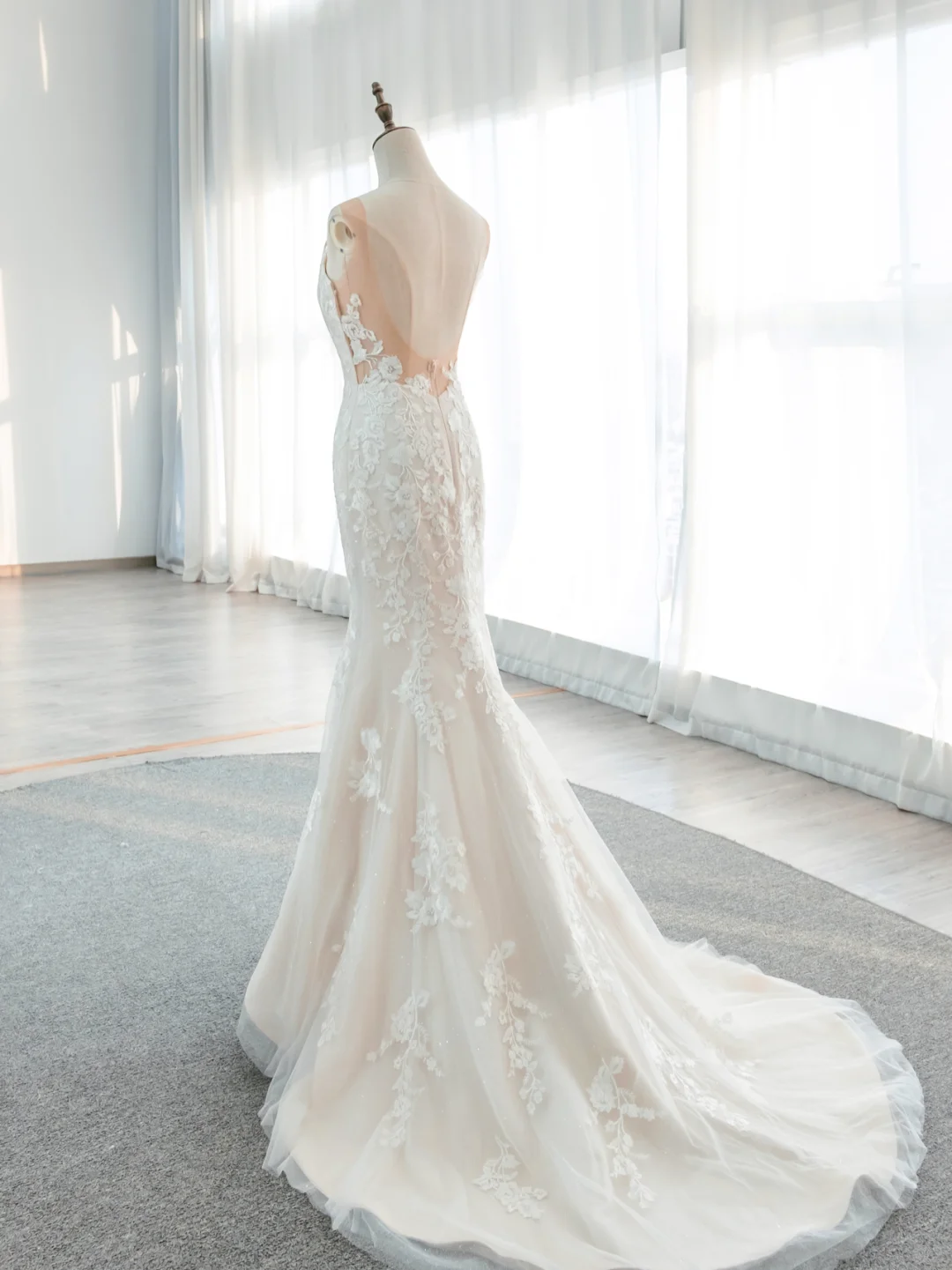 Robe de mariée longue sirène en tulle et dentelle de rêve C4387
