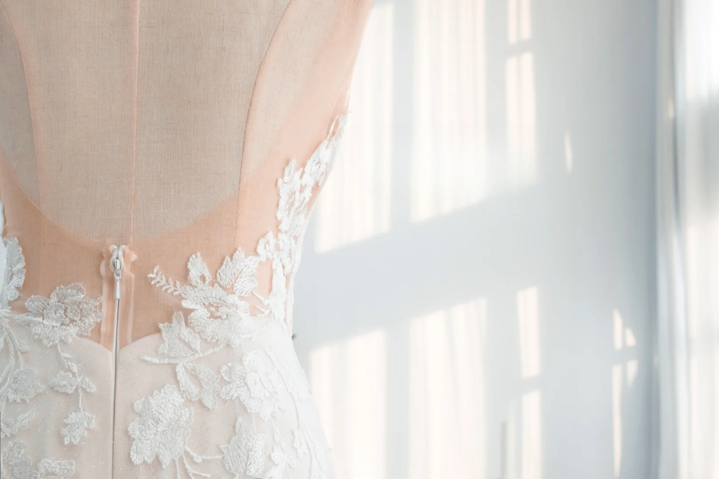 Robe de mariée longue sirène en tulle et dentelle de rêve C4387
