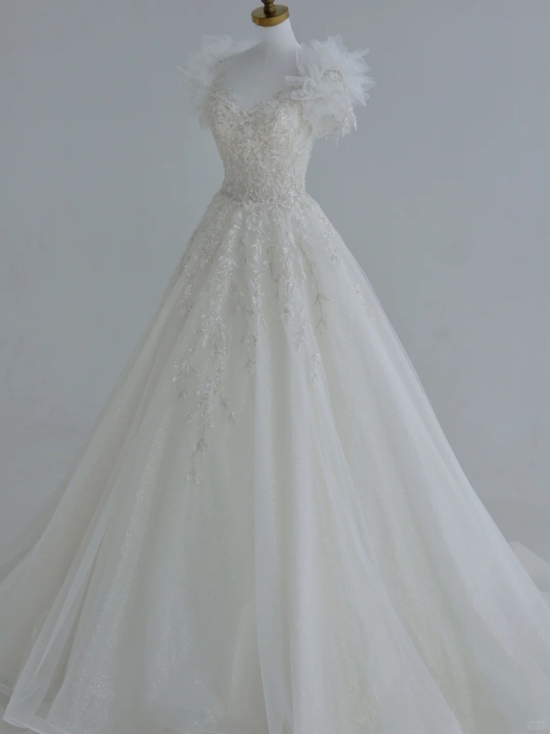Robe de mariée longue et unique en tulle, à paillettes et perles, manches courtes, C4389