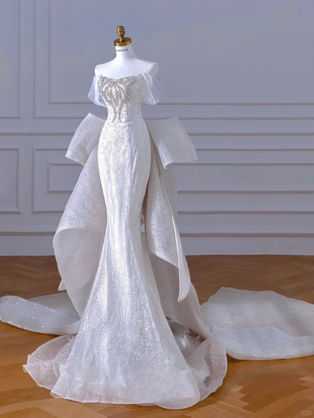 Robe de mariée longue en satin à paillettes et épaules dénudées, style sirène, avec perles et nœud, C4392