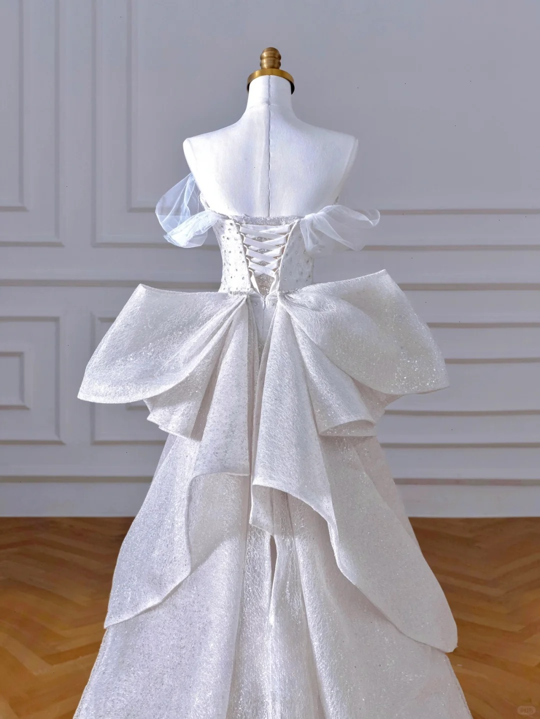 Robe de mariée longue en satin à paillettes et épaules dénudées, style sirène, avec perles et nœud, C4392