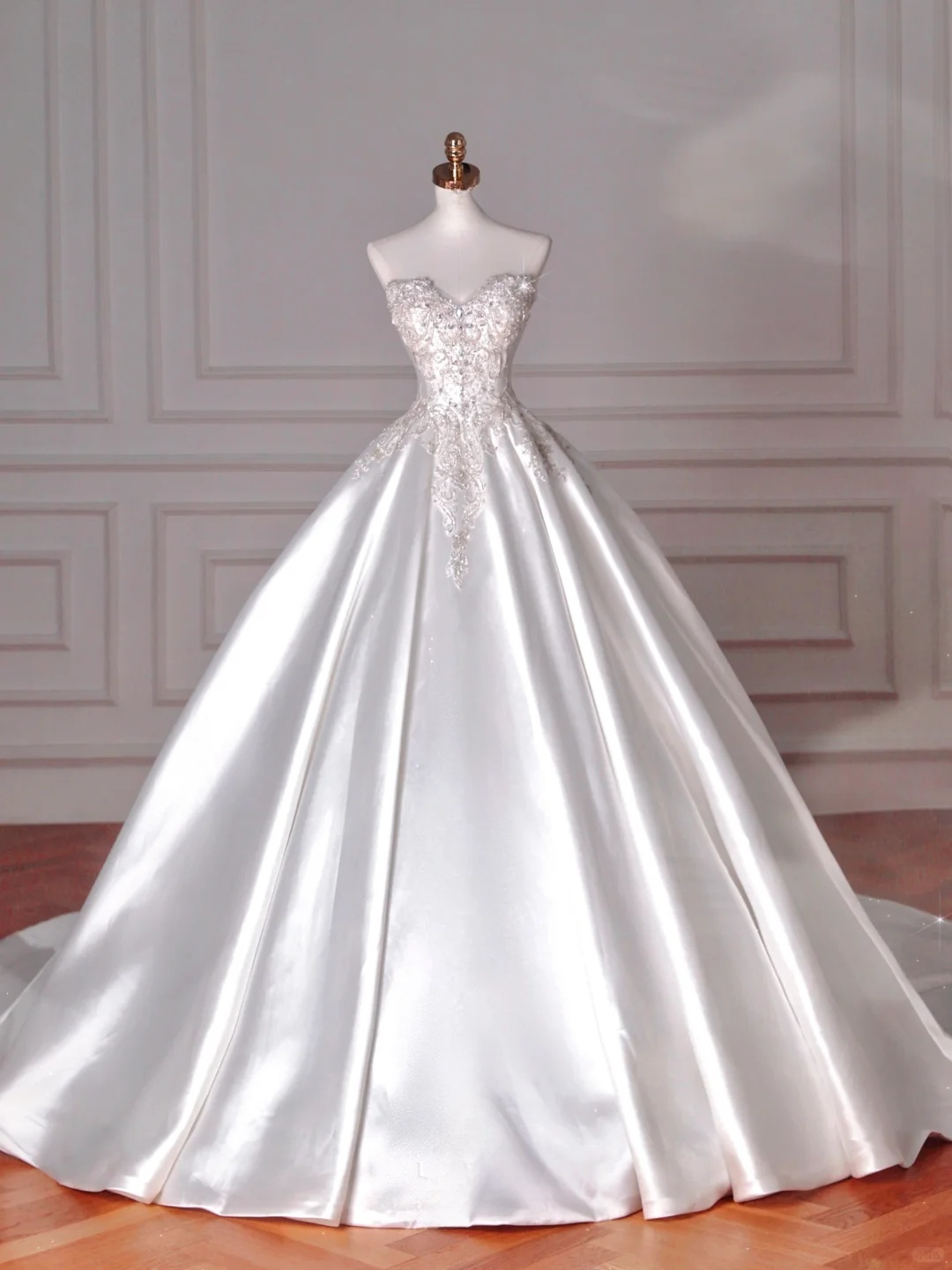 Robe de mariée longue en satin à sequins et perles, sans bretelles, style bal de rêve, C4393