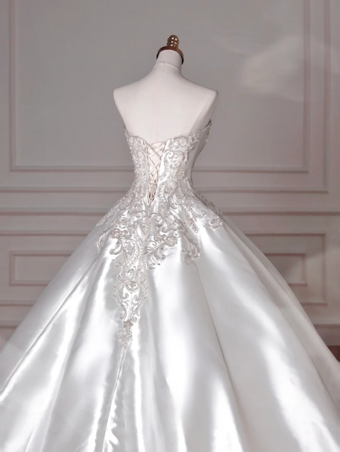 Robe de mariée longue en satin à sequins et perles, sans bretelles, style bal de rêve, C4393