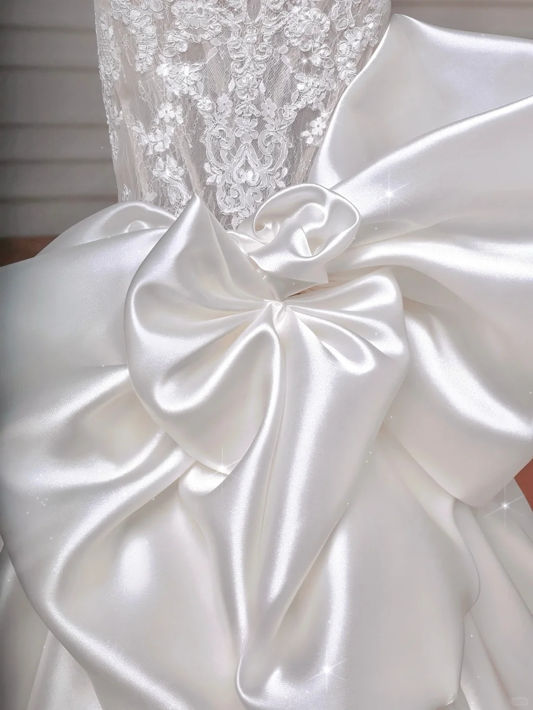 Superbe robe de mariée sirène longue en satin et dentelle, sans bretelles, C4399