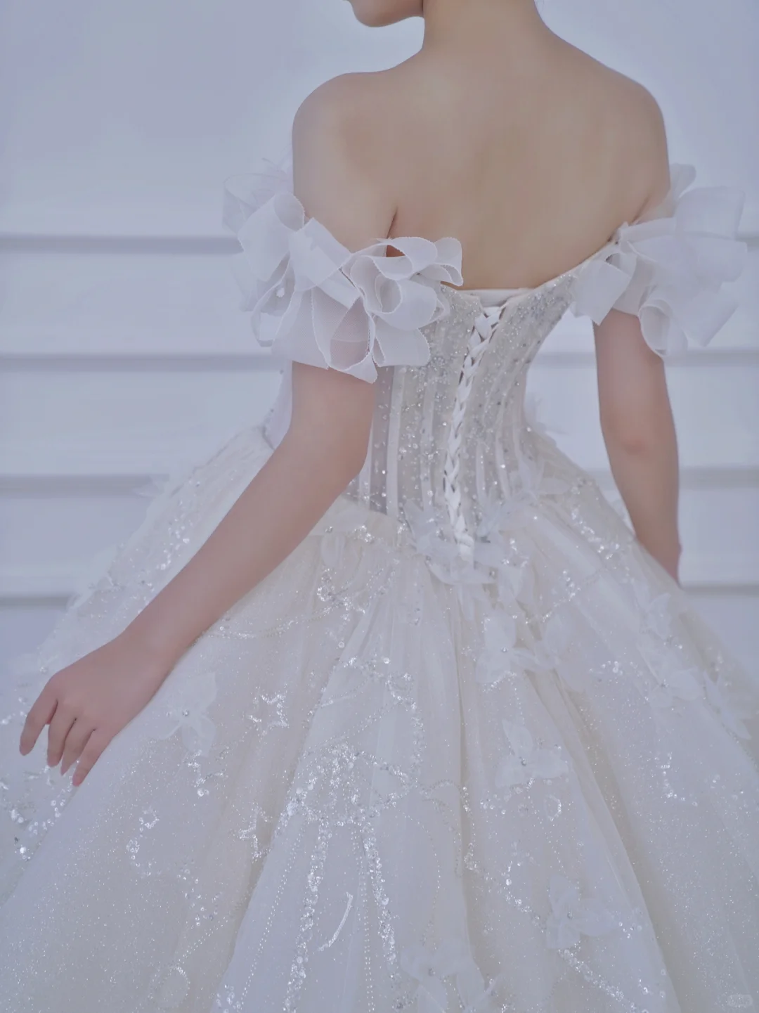 Robe de mariée longue en tulle à épaules dénudées et sequins avec voile C4401