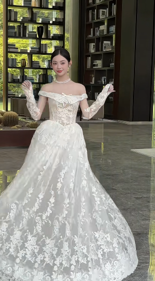 Robe de mariée longue en tulle et dentelle, épaules dénudées, avec manches, style français, C4440
