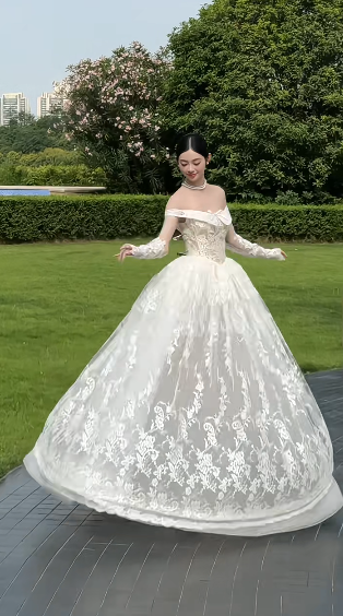 Robe de mariée longue en tulle et dentelle, épaules dénudées, avec manches, style français, C4440