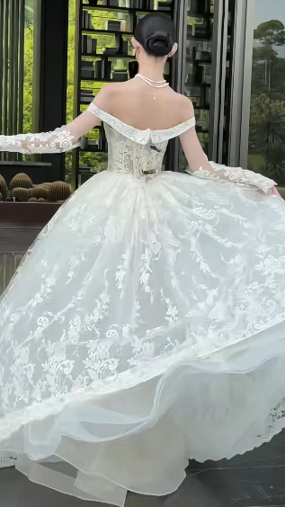 Robe de mariée longue en tulle et dentelle, épaules dénudées, avec manches, style français, C4440