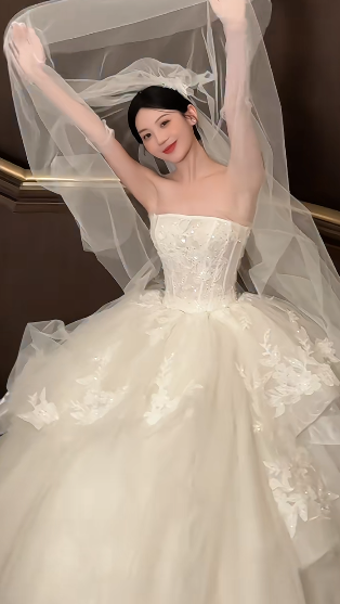 Robe de mariée longue en tulle blanc, bustier, avec voile et gants, style rêveur, C4442