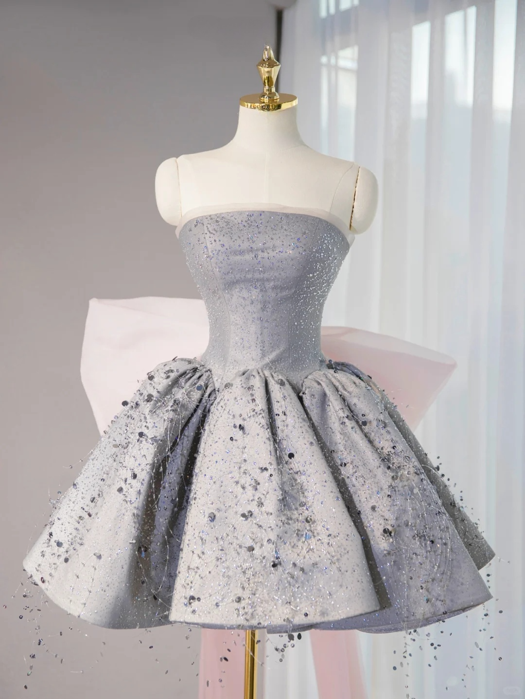 Pretty Gray Ball Gown Strapless Satin Sequin Back With Bow Short Homecoming Dress 16th Birthday Outfits C4450