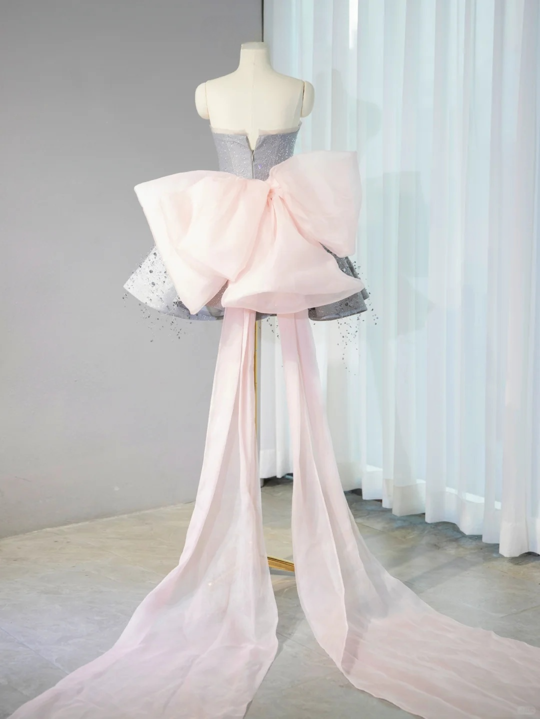 Pretty Gray Ball Gown Strapless Satin Sequin Back With Bow Short Homecoming Dress 16th Birthday Outfits C4450