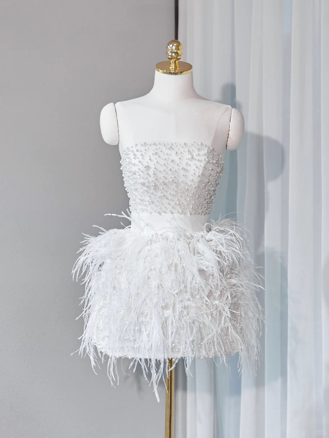 Sweet White Mermaid Strapless Satin Beads Feather Short Homecoming Dress 16th Birthday Outfits C4451