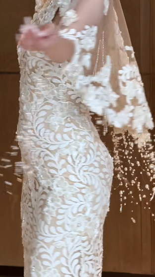 Superbe robe de mariée sirène longue en tulle et dentelle avec appliques et voile C4468