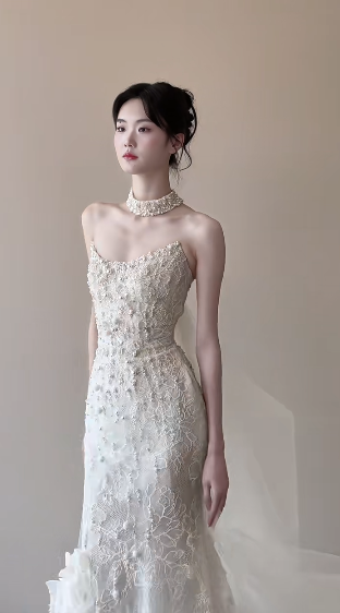 Superbe robe de mariée sirène bustier en tulle et dentelle avec voile C4469
