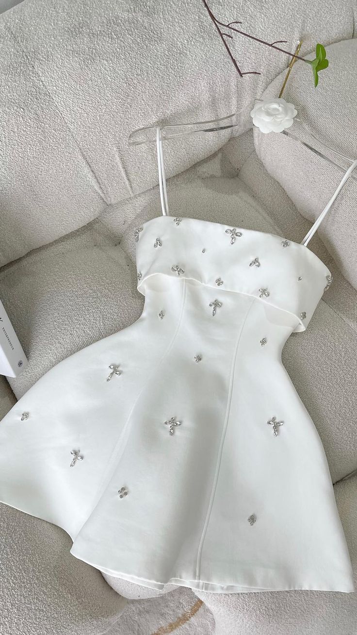 Pretty A Line Spaghetti Straps White Satin Beads Short Homecoming Dress 17th Birthday Outfits C4502