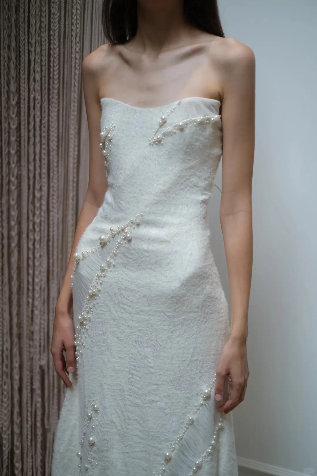 Robe de mariée sirène bustier en satin et perles, longue et rêveuse, C4558