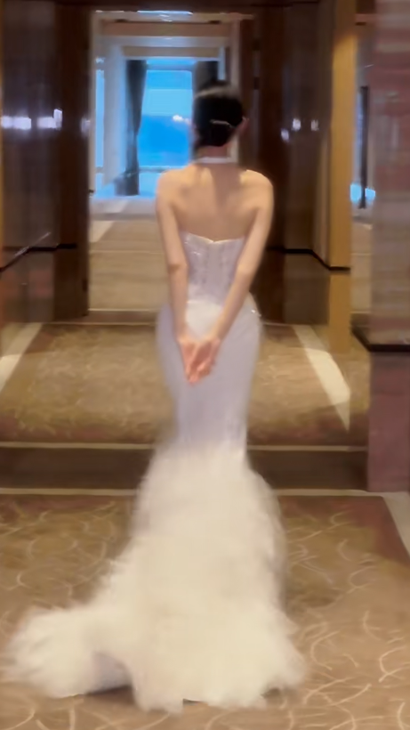 Superbe robe de mariée sirène bustier en satin et tulle, longue et en dentelle, C4563