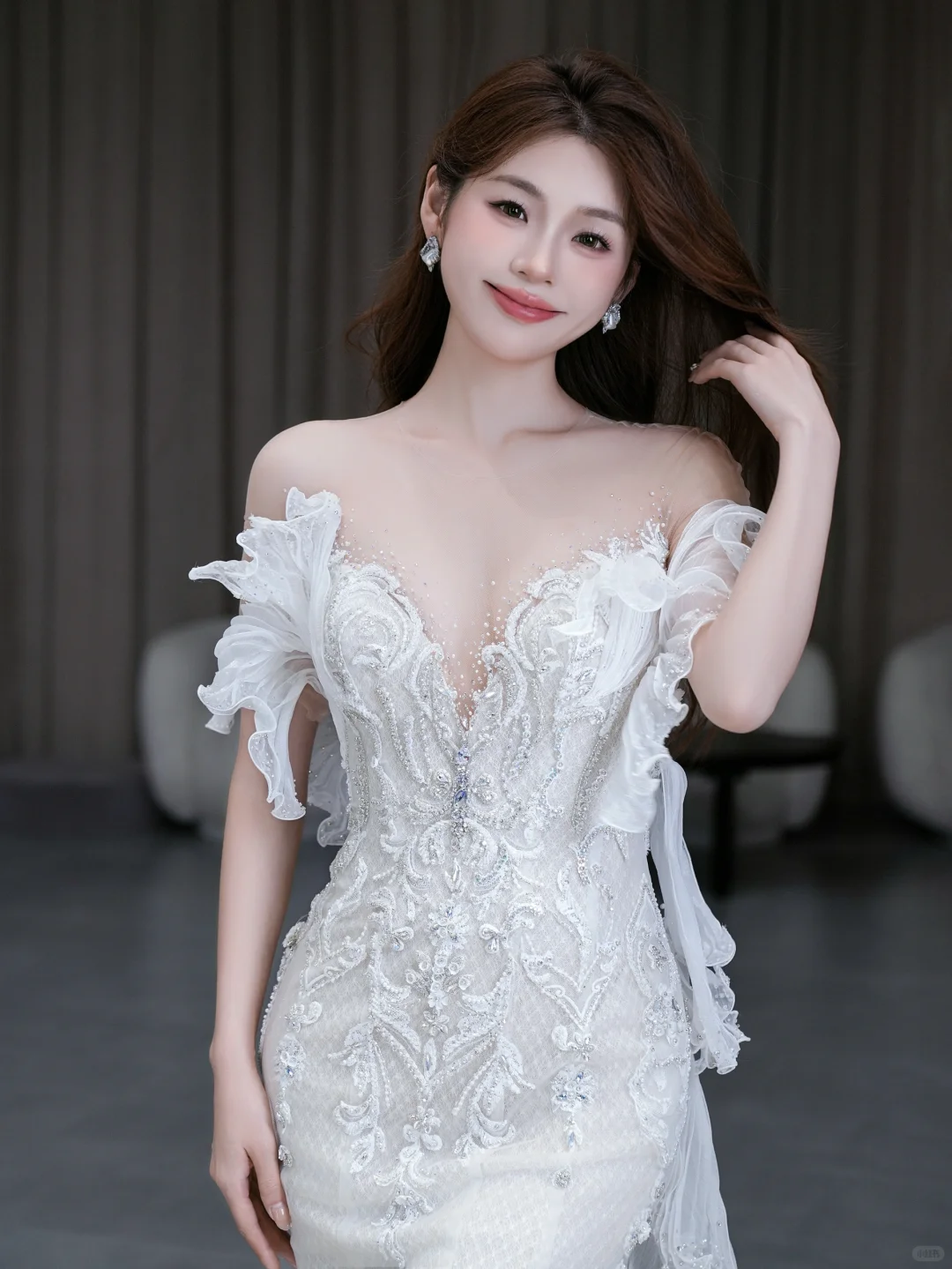 Robe de mariée longue sirène en satin, tulle, dentelle et perles, épaules dénudées, C4565