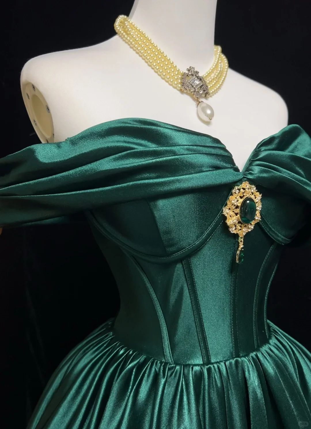 Dark Green A Line Off The Shoulder Satin Short Homecoming Dress 21th Birthday Outfits C4630