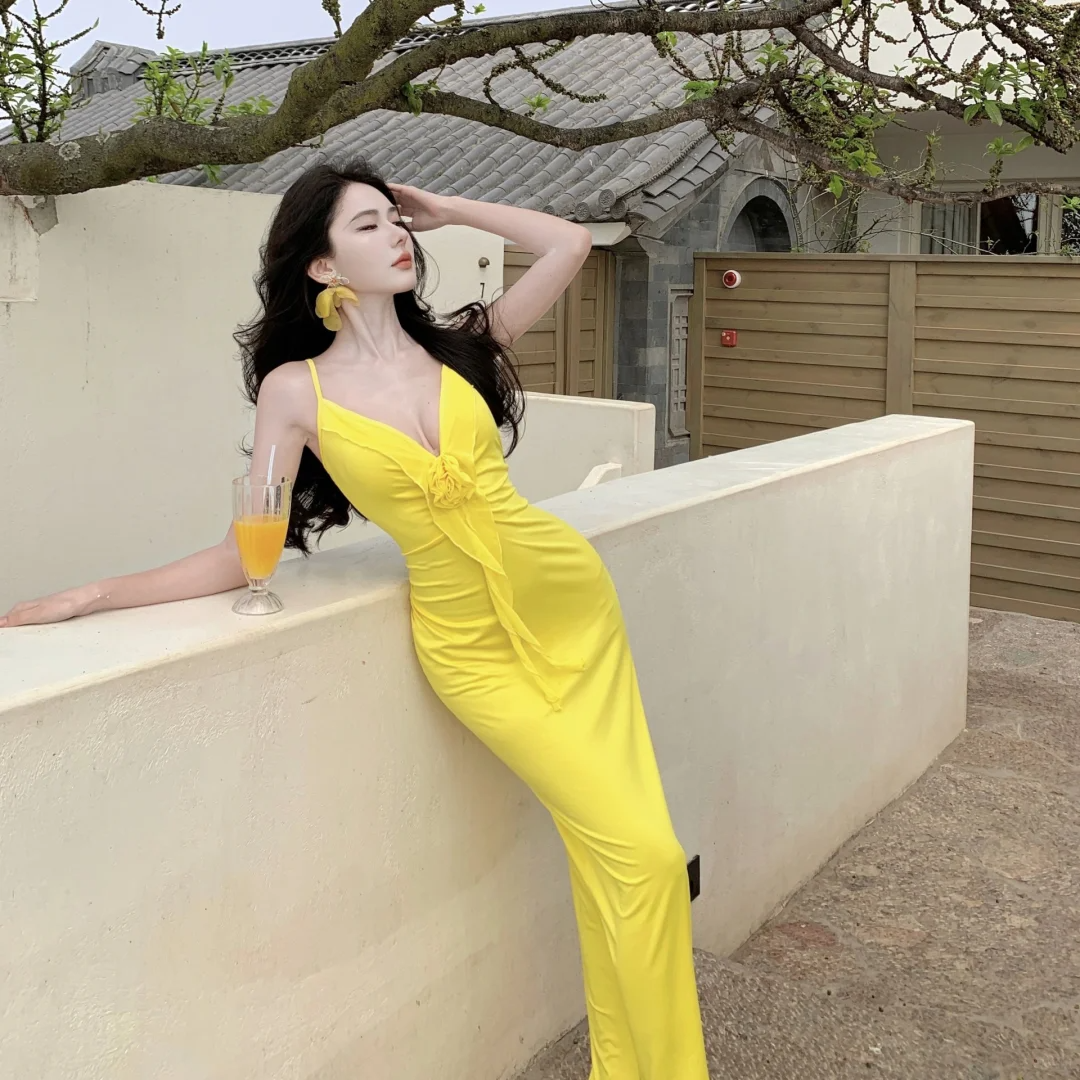 Robe de bal longue en satin jaune à bretelles spaghetti et sirène C4655