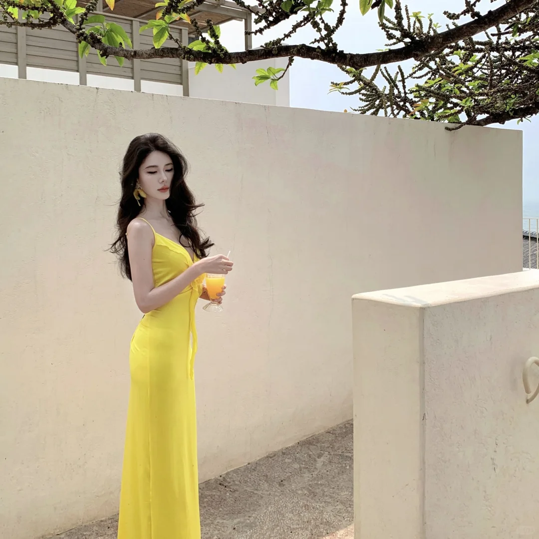 Robe de bal longue en satin jaune à bretelles spaghetti et sirène C4655