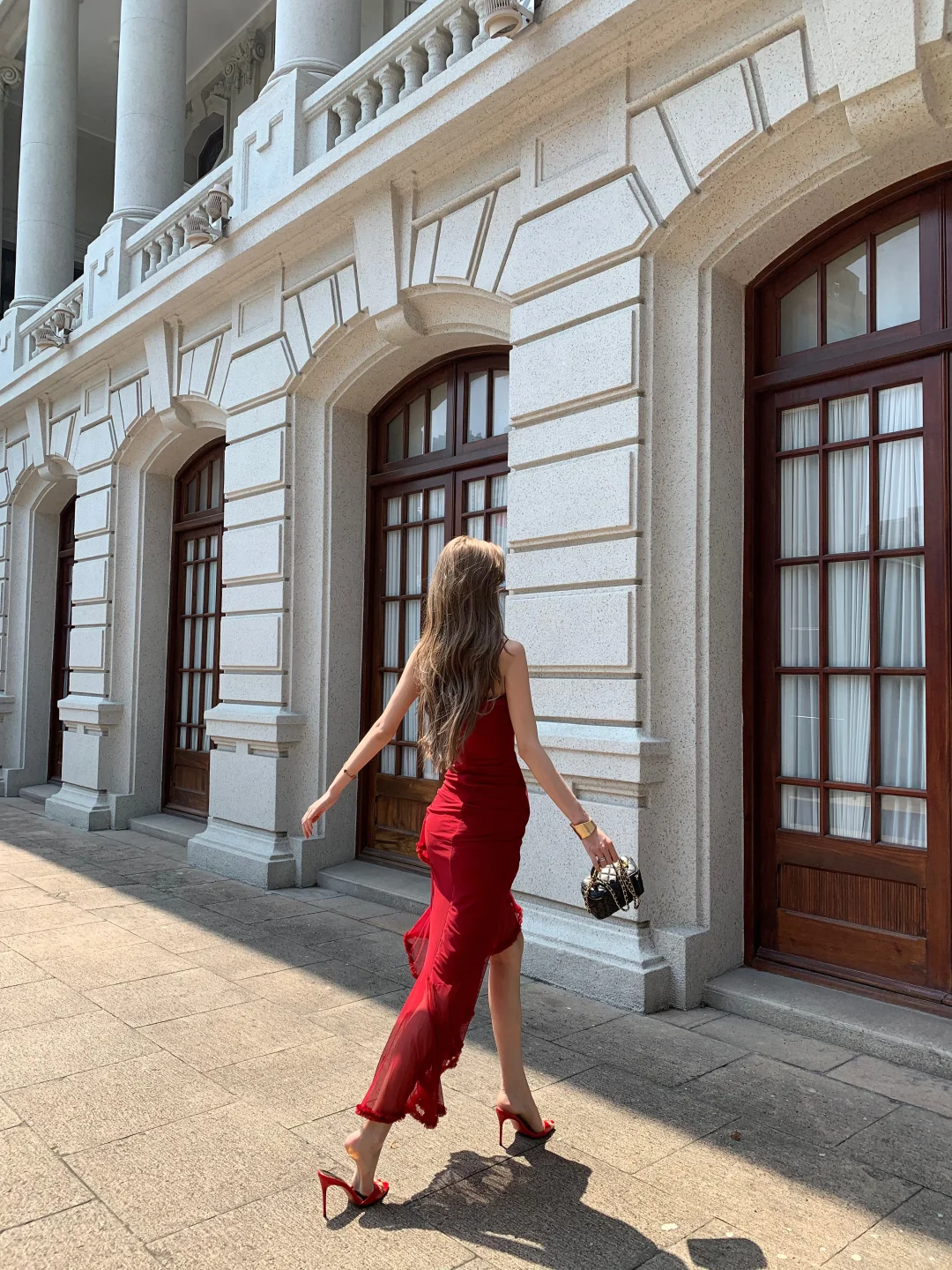 Robe de bal longue en satin bordeaux à bretelles spaghetti et sirène C4787