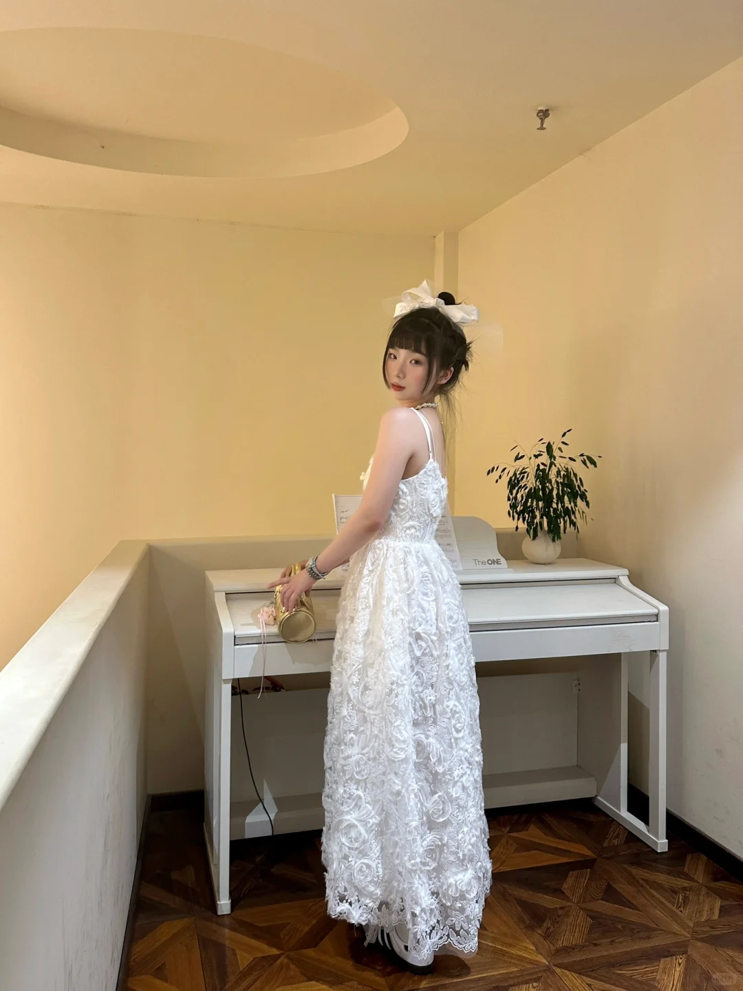 Robe de bal longue princesse trapèze à bretelles spaghetti en dentelle C4878