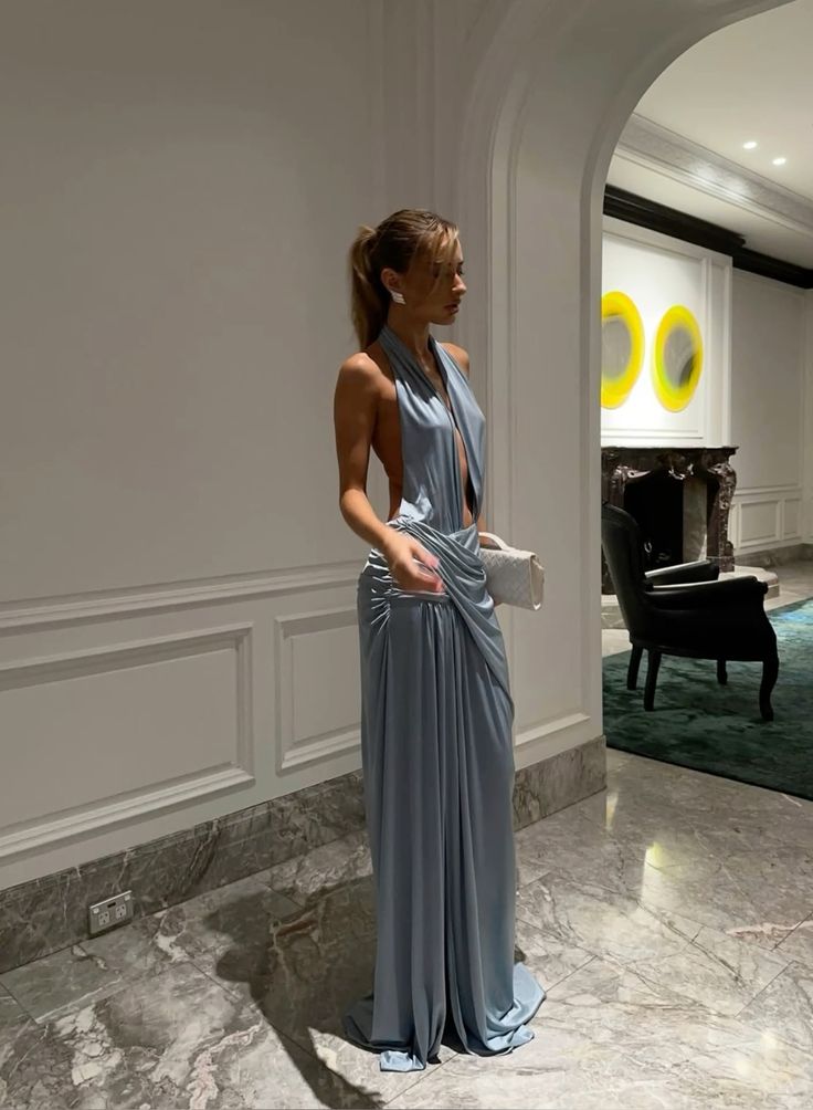 Robe de bal longue plissée en satin à col licou et sirène sexy C4885