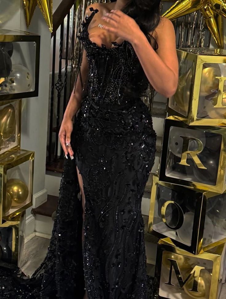 Superbe robe de bal longue en satin noir à paillettes et perles, style sirène, sans bretelles, fendue, C4965