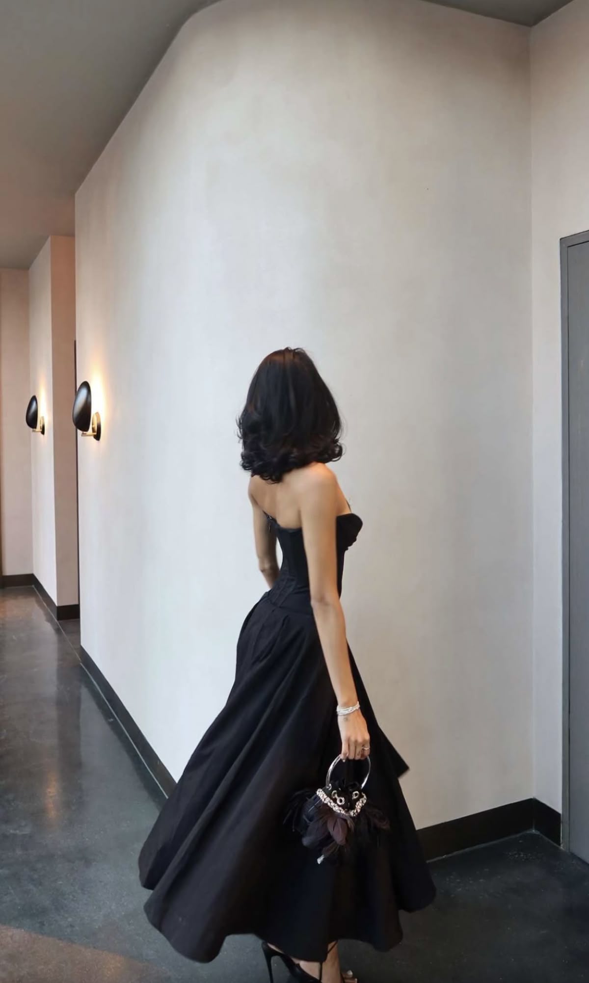 Robe de bal longue en satin noir, élégante, coupe trapèze, sans bretelles, C4966