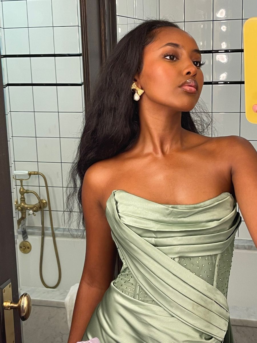 Superbe robe de bal sirène bustier en satin plissé avec perles et fente longue C5016