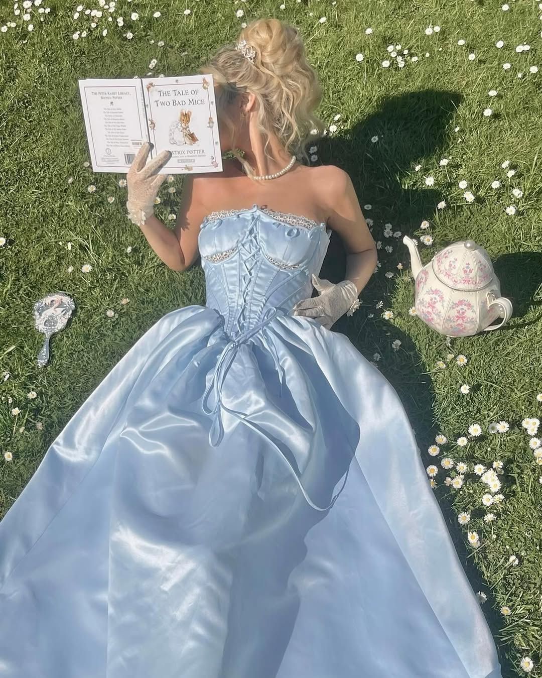 Robe de bal longue en satin bleu pâle, coupe trapèze, sans bretelles, en dentelle, C5081