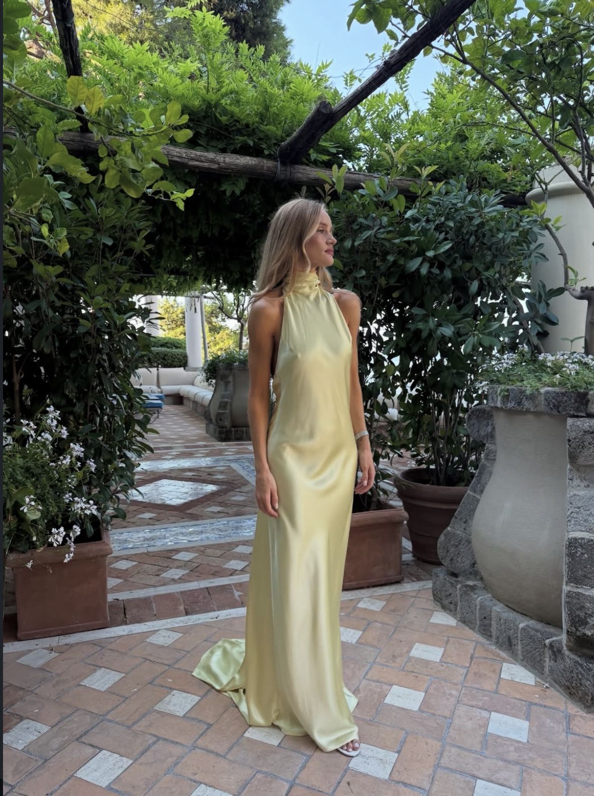 Robe de bal longue en satin jaune pastel, style sirène, dos nu, unique, C5212