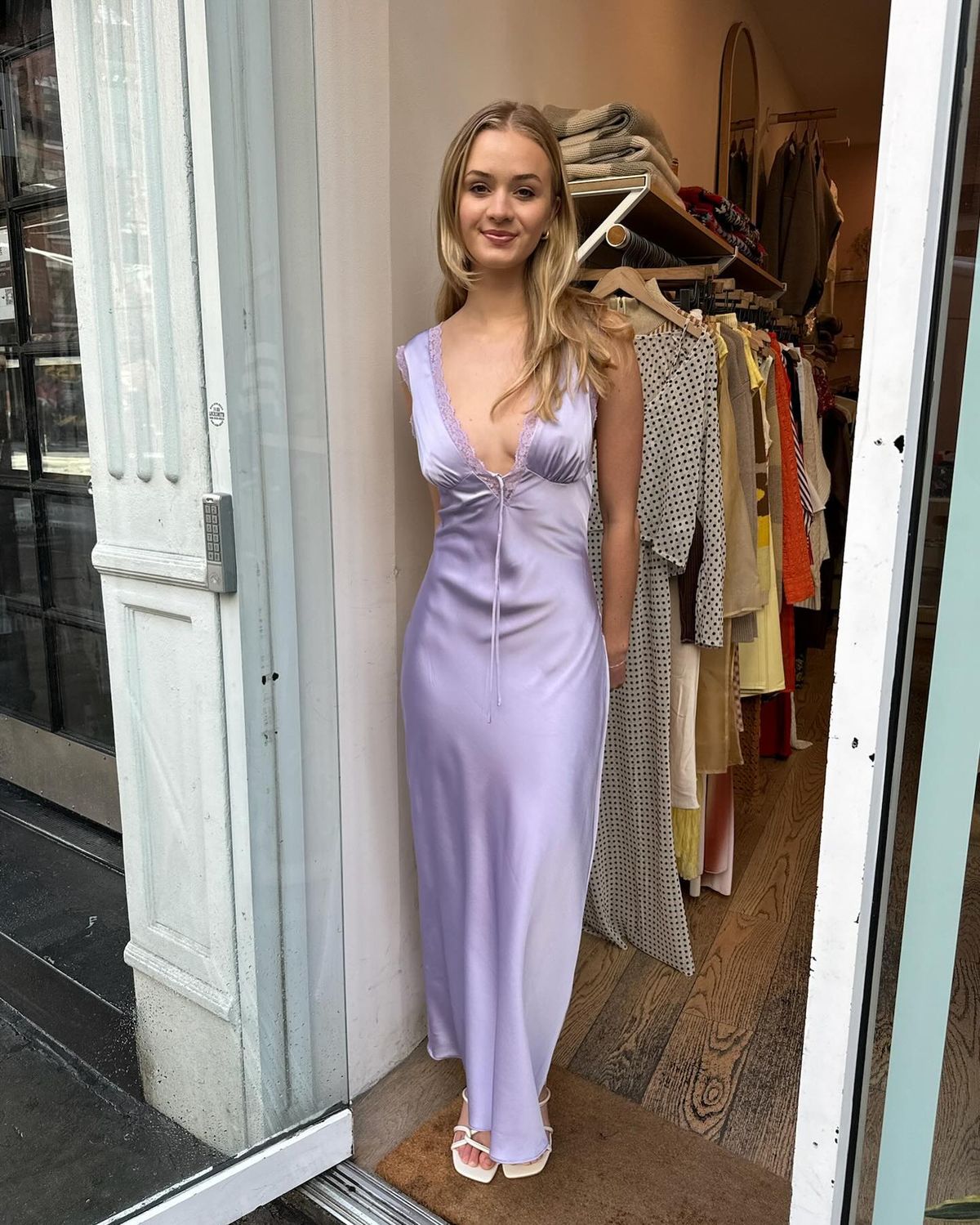 Robe de bal longue en satin et dentelle, style sirène lilas, col en V, C5223