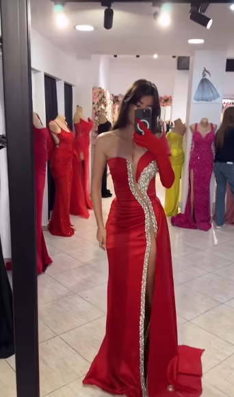 Robe de bal longue rouge sexy style sirène, asymétrique épaule dénudée, manches longues, en satin, perles, fendue, C5279