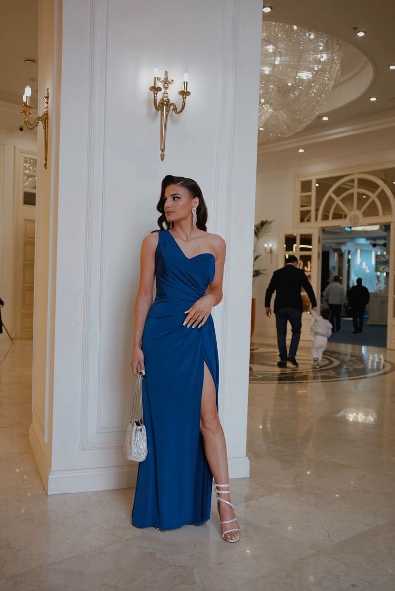 Robe de bal longue en satin plissé à une épaule et à fente, style sirène, modeste, C5283