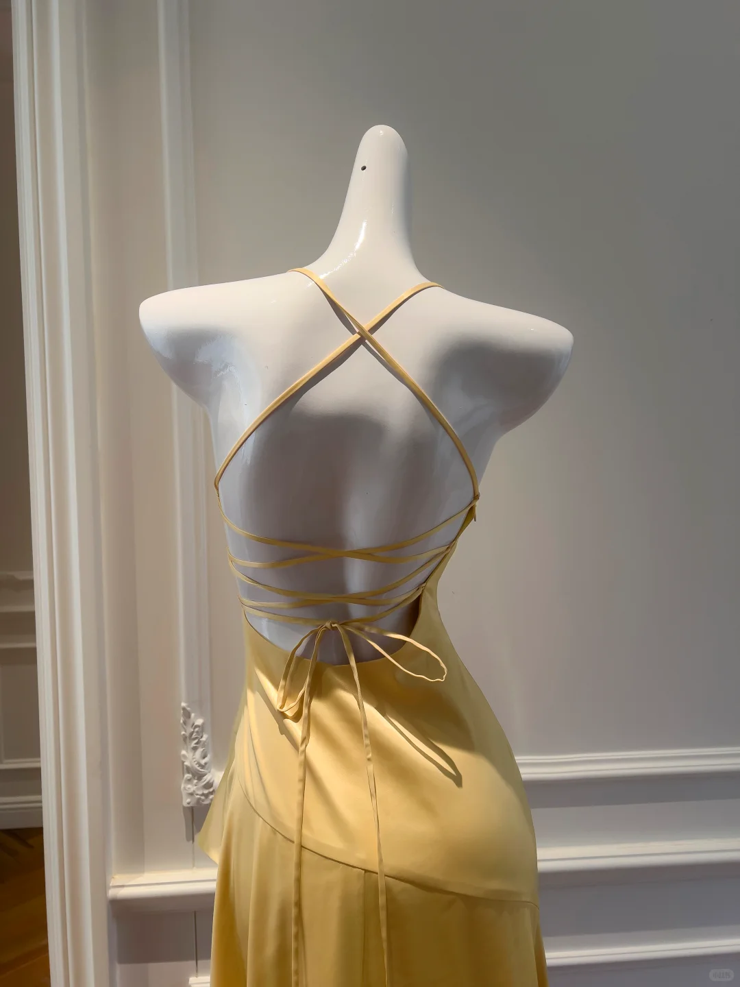 Robe de bal trapèze en satin jaune à col licou et ourlet à volants, robe de soirée C5357