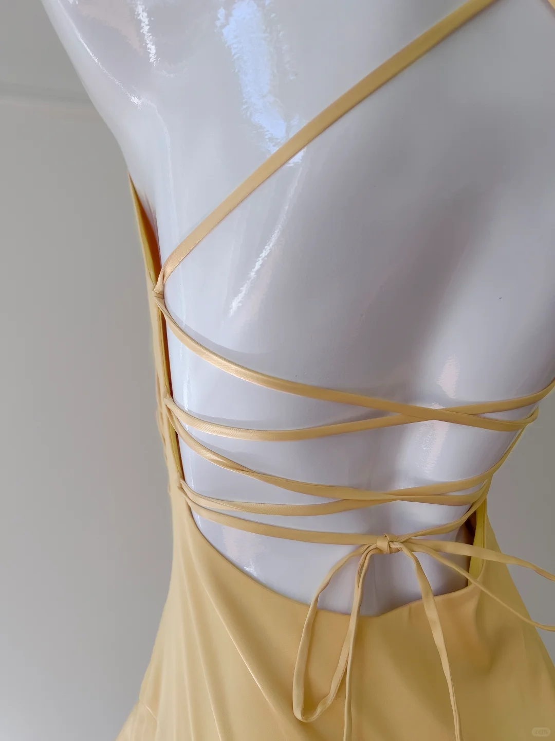 Robe de bal trapèze en satin jaune à col licou et ourlet à volants, robe de soirée C5357