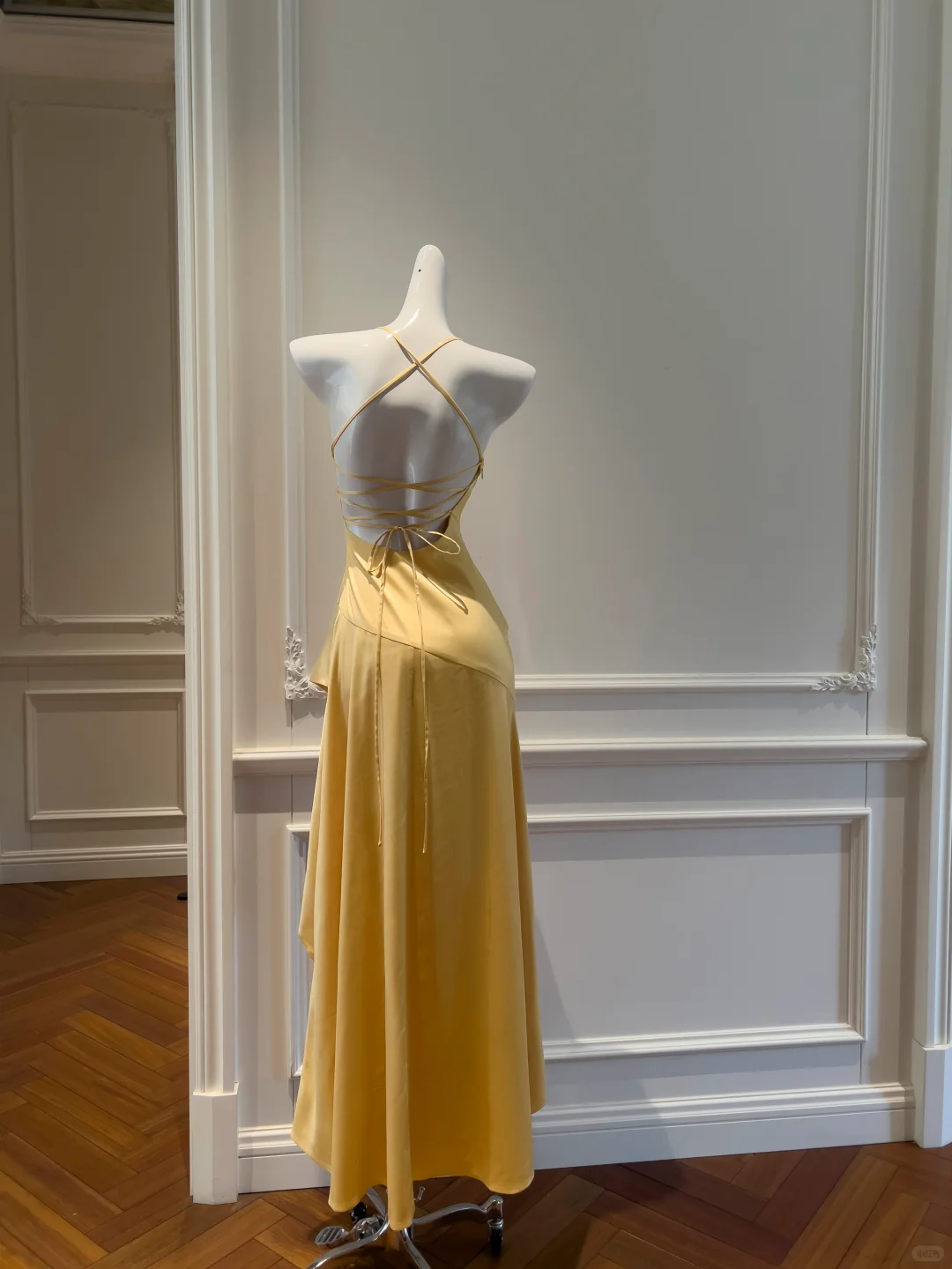 Robe de bal trapèze en satin jaune à col licou et ourlet à volants, robe de soirée C5357
