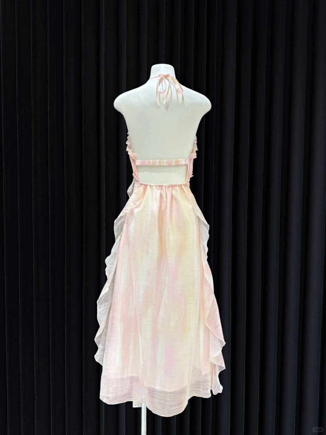 Robe de bal longue en satin à volants et dos nu, coupe A-line, unique, C5363