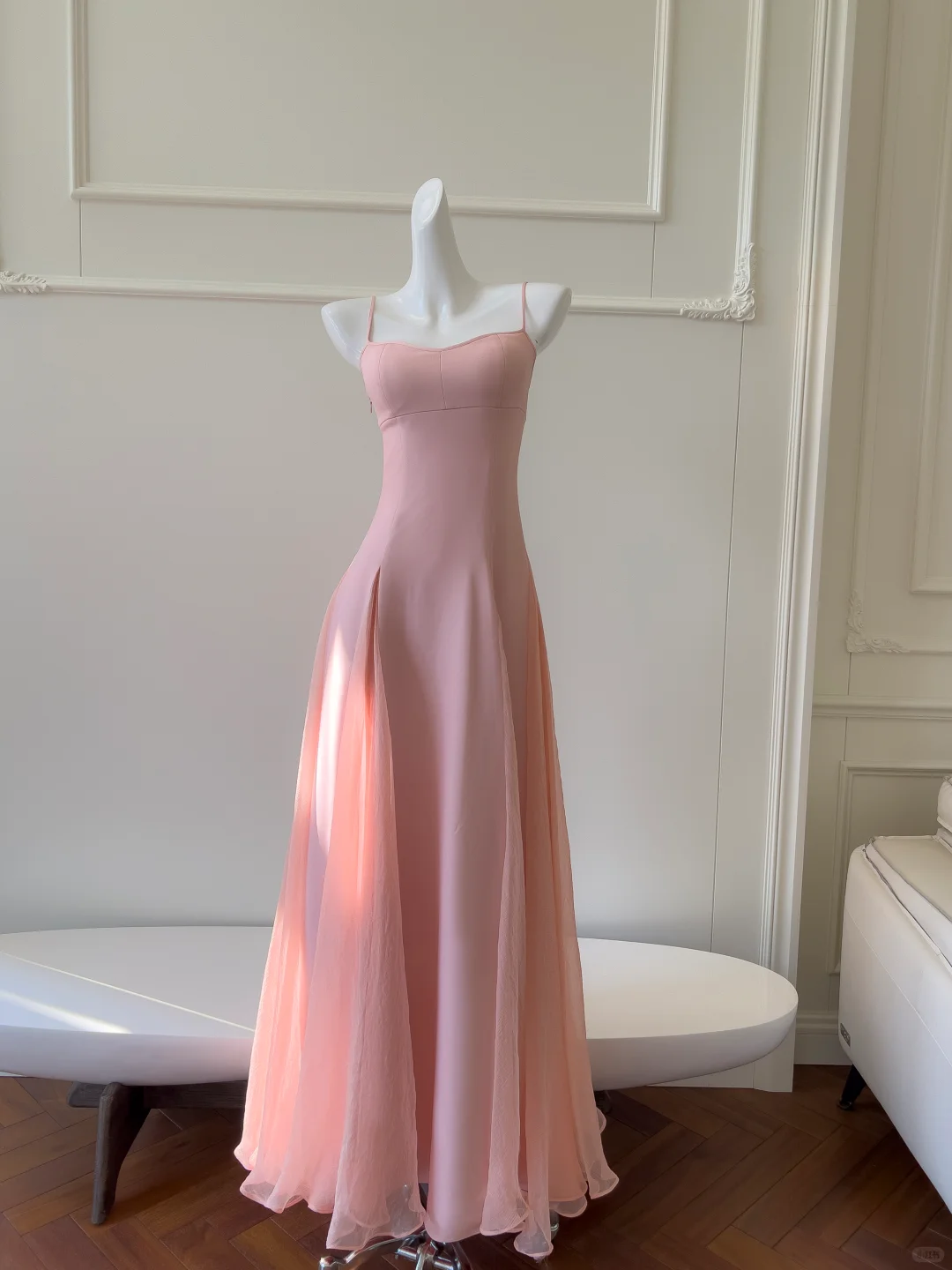 Robe de bal longue en satin et mousseline, coupe trapèze, bretelles spaghetti, C5380