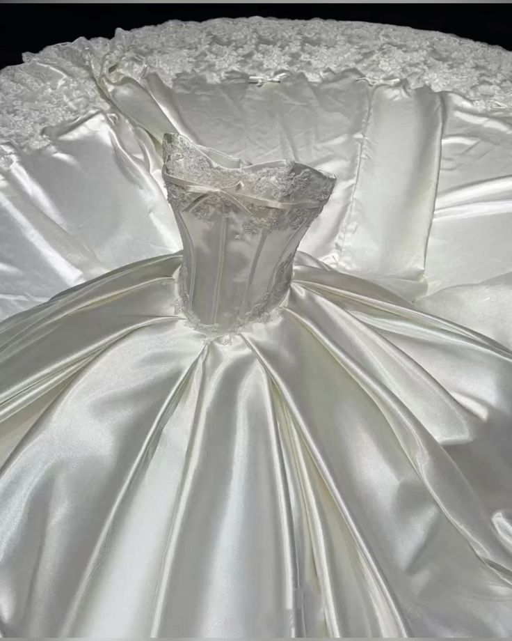 Robe de mariée longue en satin et dentelle, sans bretelles, effet boule de rêve, C5638