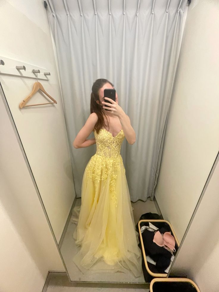 Robe de bal longue en tulle et dentelle, coupe trapèze, jaune pastel chic, sans bretelles, C5647